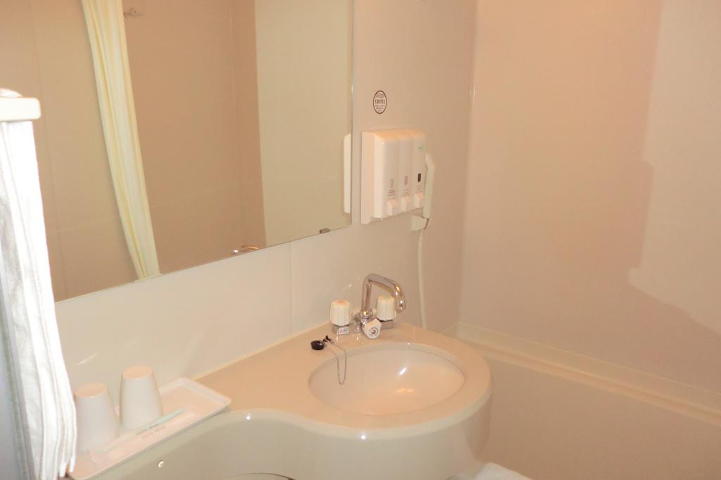 Toyoko Inn Yokohama Minatomirai-Sen Nihon-Odori Ekimae Room photo