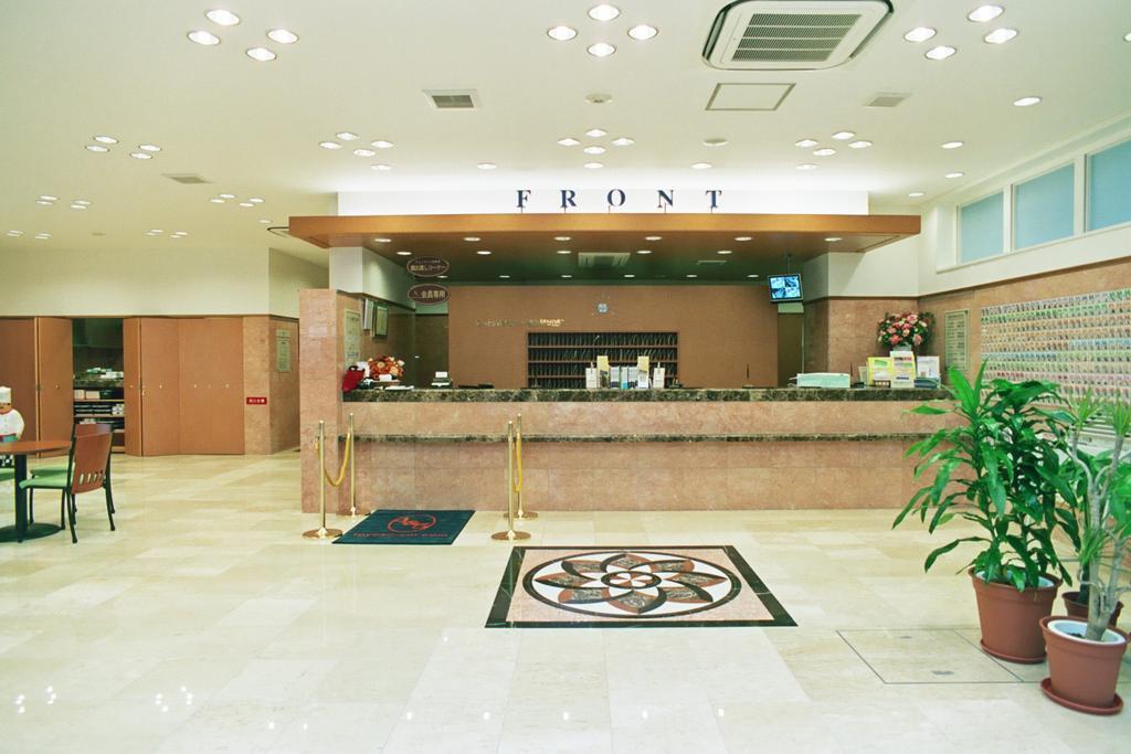 Toyoko Inn Yokohama Minatomirai-Sen Nihon-Odori Ekimae Exterior photo